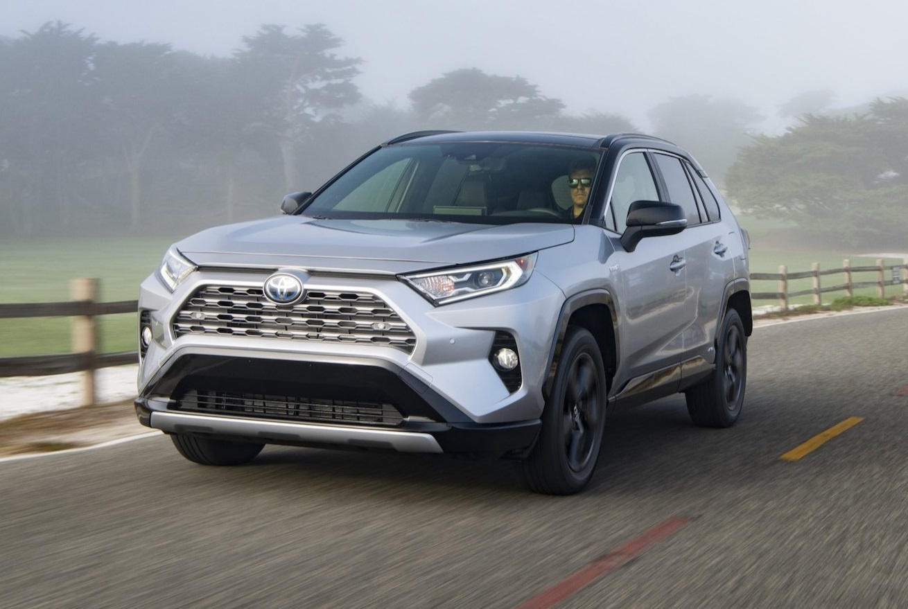 Danh gia Toyota RAV4 Hybrid 2020 – xe gia dinh, tiet kiem nhien lieu hinh anh