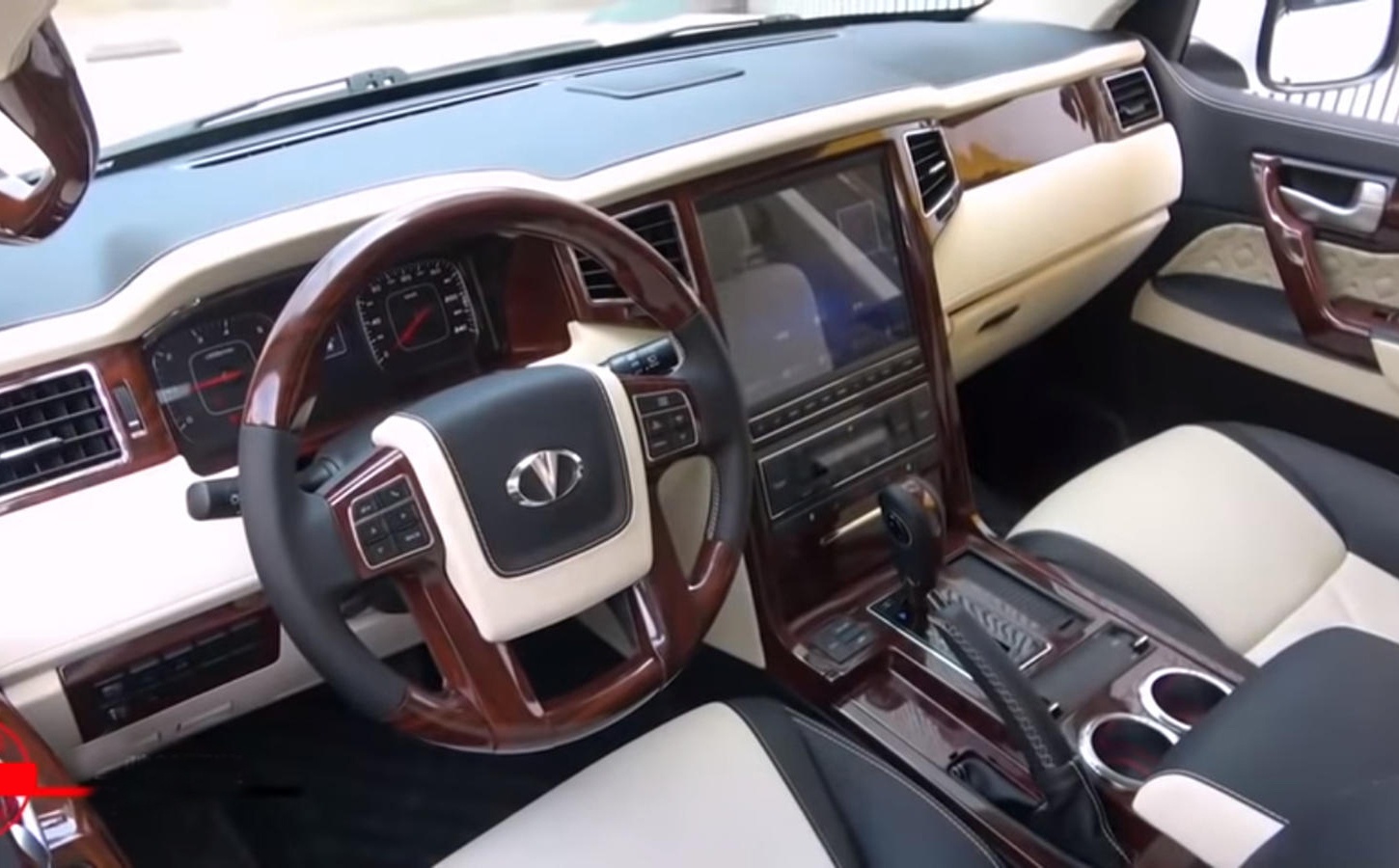 Toyota Land Cruiser nhai cua Trung Quoc gia chi bang mot nua anh 5