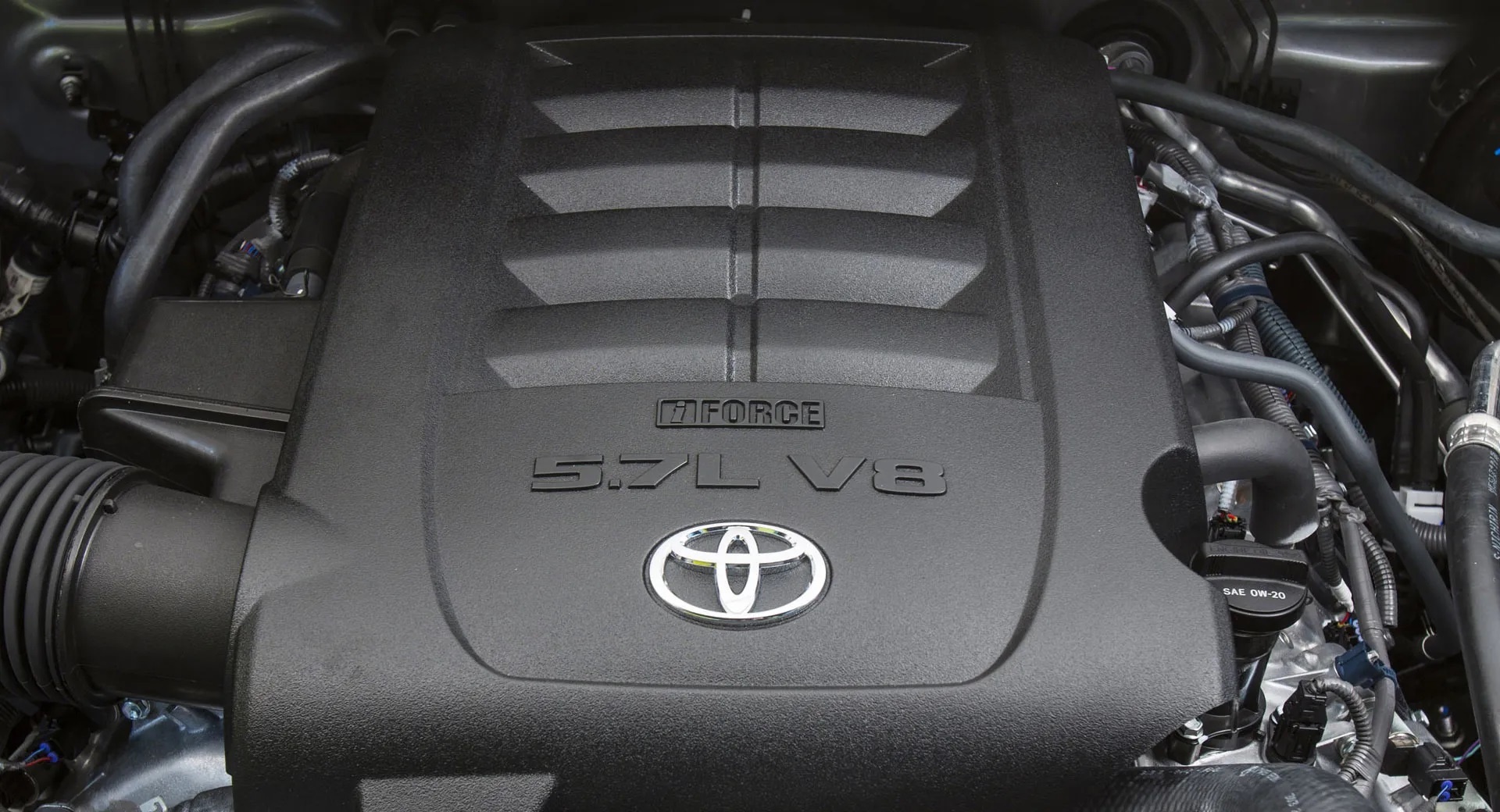 Toyota sap bo dong co V8 hinh anh