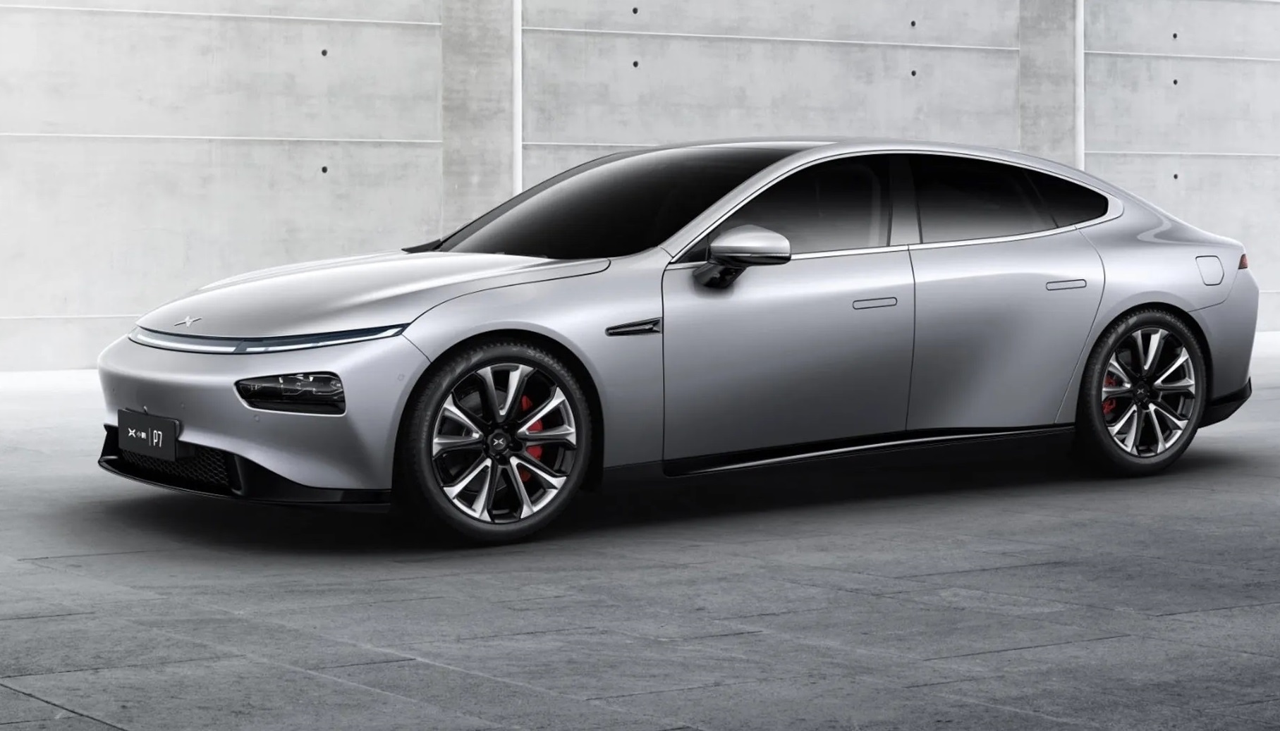 Oto dien Trung Quoc chay duoc 700 km, doi thu cua Tesla hinh anh