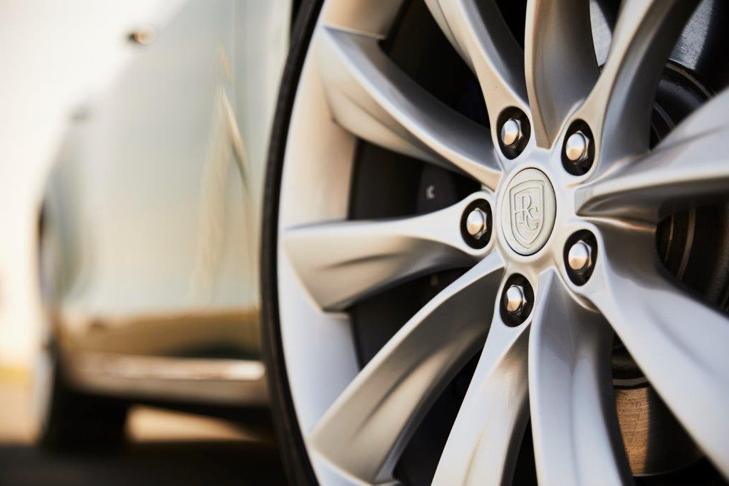 xe dien Tesla doc nhat co gia gan 250.000 USD anh 9