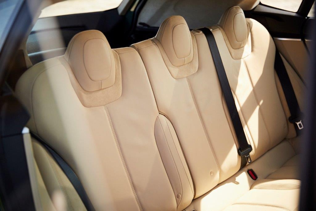 xe dien Tesla doc nhat co gia gan 250.000 USD anh 19