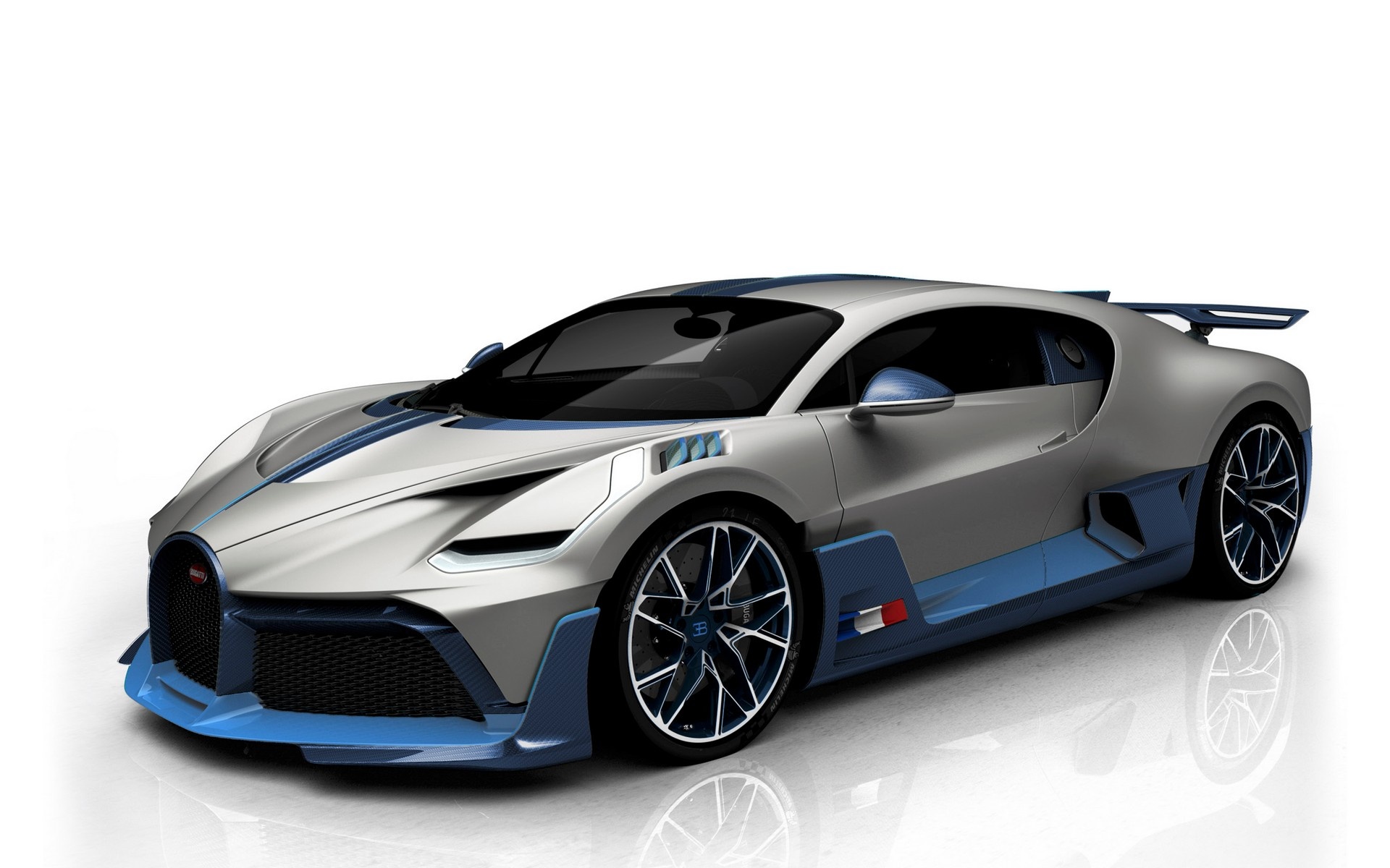 qua trinh ca nhan hoa sieu xe Bugatti Divo anh 1