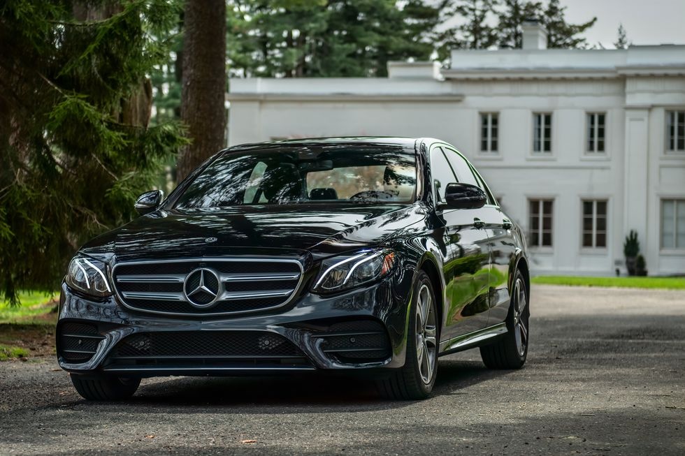 Danh gia Mercedes E350 2020 - sedan tiem can E-Class cao cap hinh anh