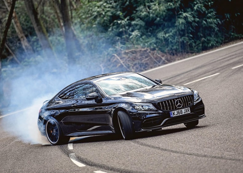 Thanh nien trom xe Mercedes cua bo, phong 308 km/h tren cao toc hinh anh