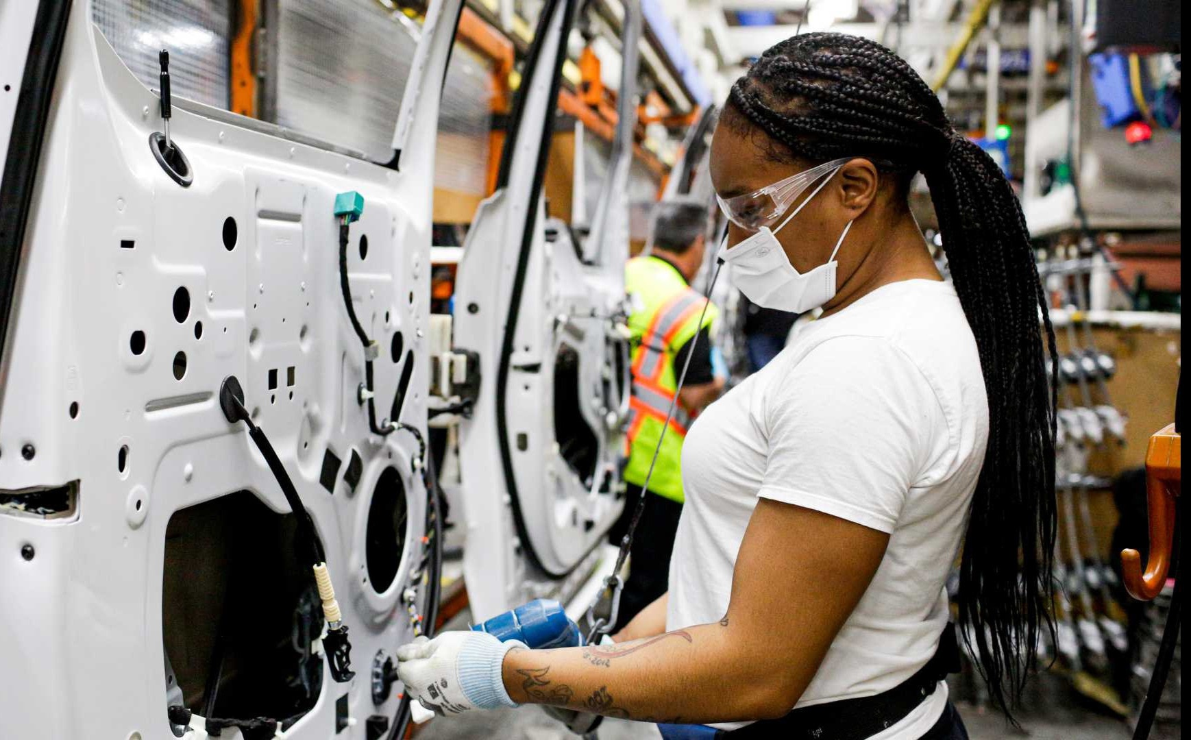 Nha may san xuat oto Ford dong cua lan 3 vi virus corona hinh anh