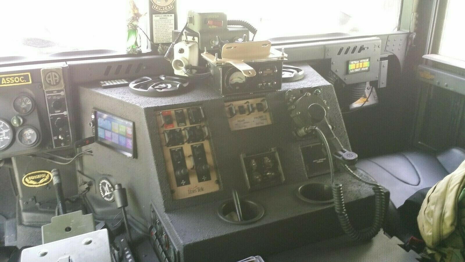 rao ban Humvee gan sung may tren eBay anh 3