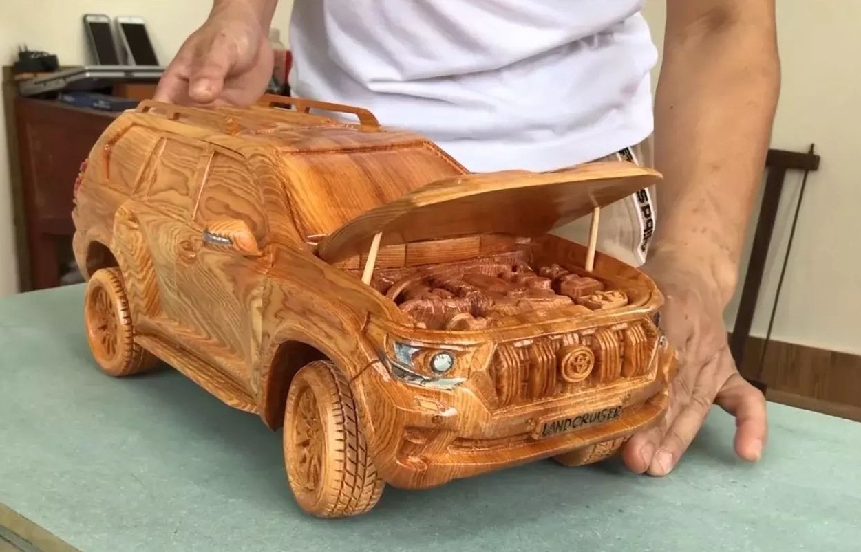 Tho moc Viet ‘san xuat’ Toyota Land Cruiser 2020 len bao nuoc ngoai hinh anh