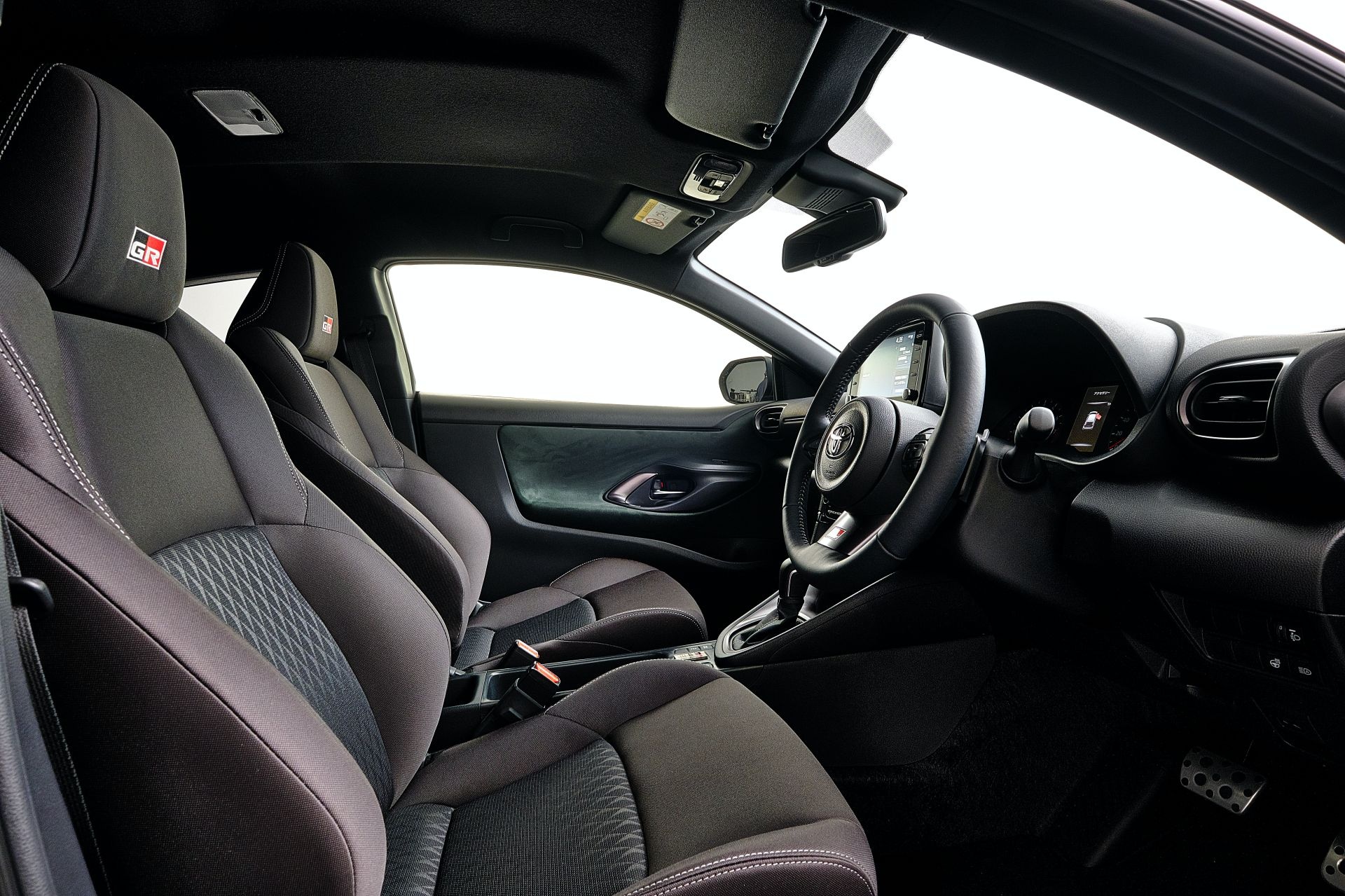 Toyota GR Yaris RS chi ban tai Nhat Ban anh 3