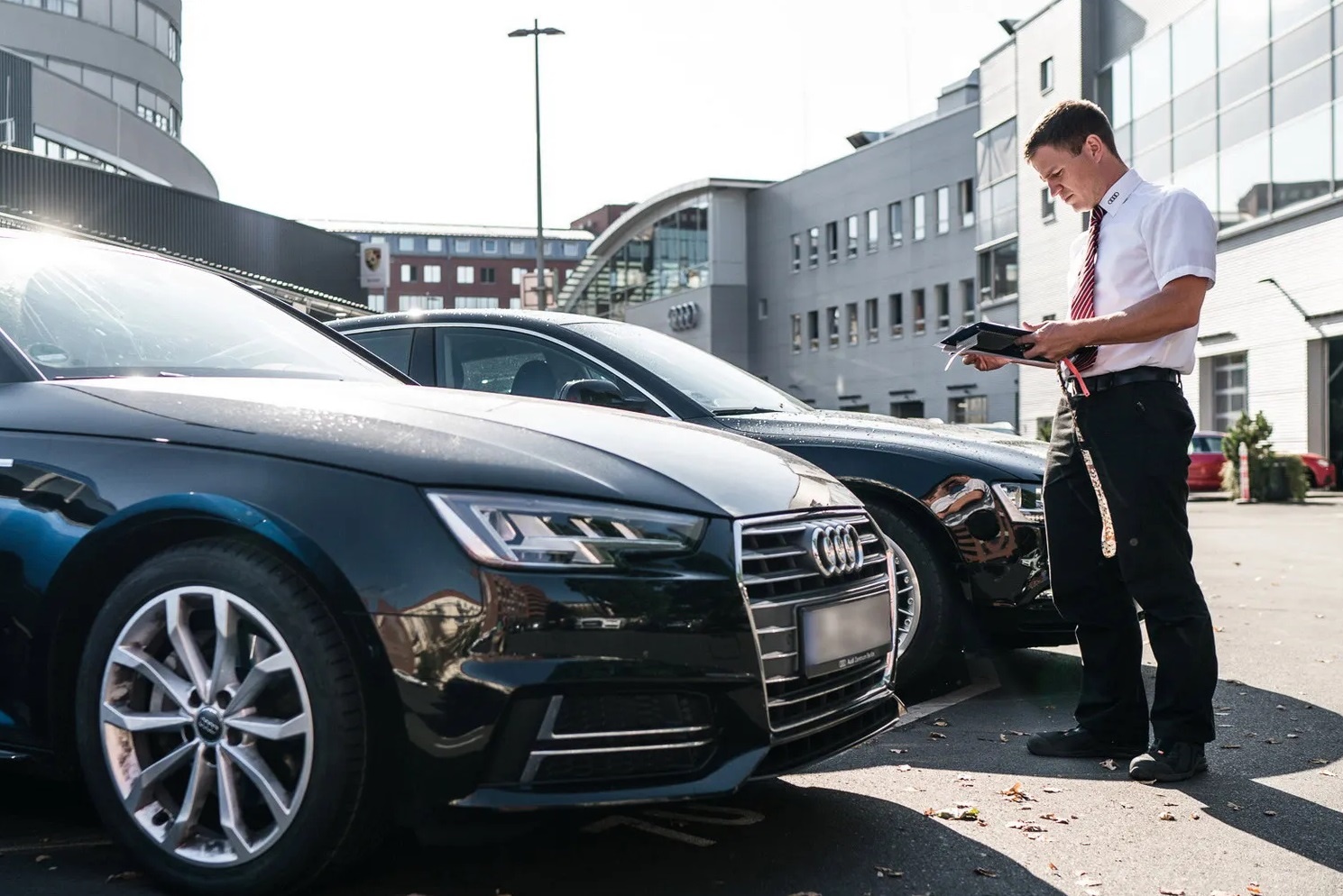 Cac showroom Duc ton kho luong oto tri gia 17 ty USD hinh anh