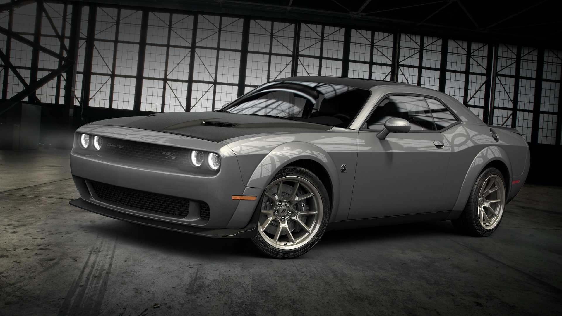 Dodge Challenger ra ban ky niem 50 nam anh 1