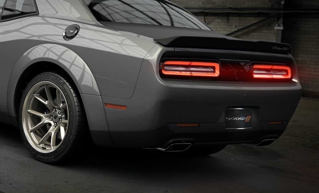 Dodge Challenger ra ban ky niem 50 nam anh 5