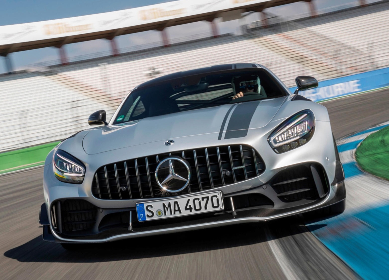 Nhung sieu xe 'gia re' tot nhat nam 2020 hinh anh