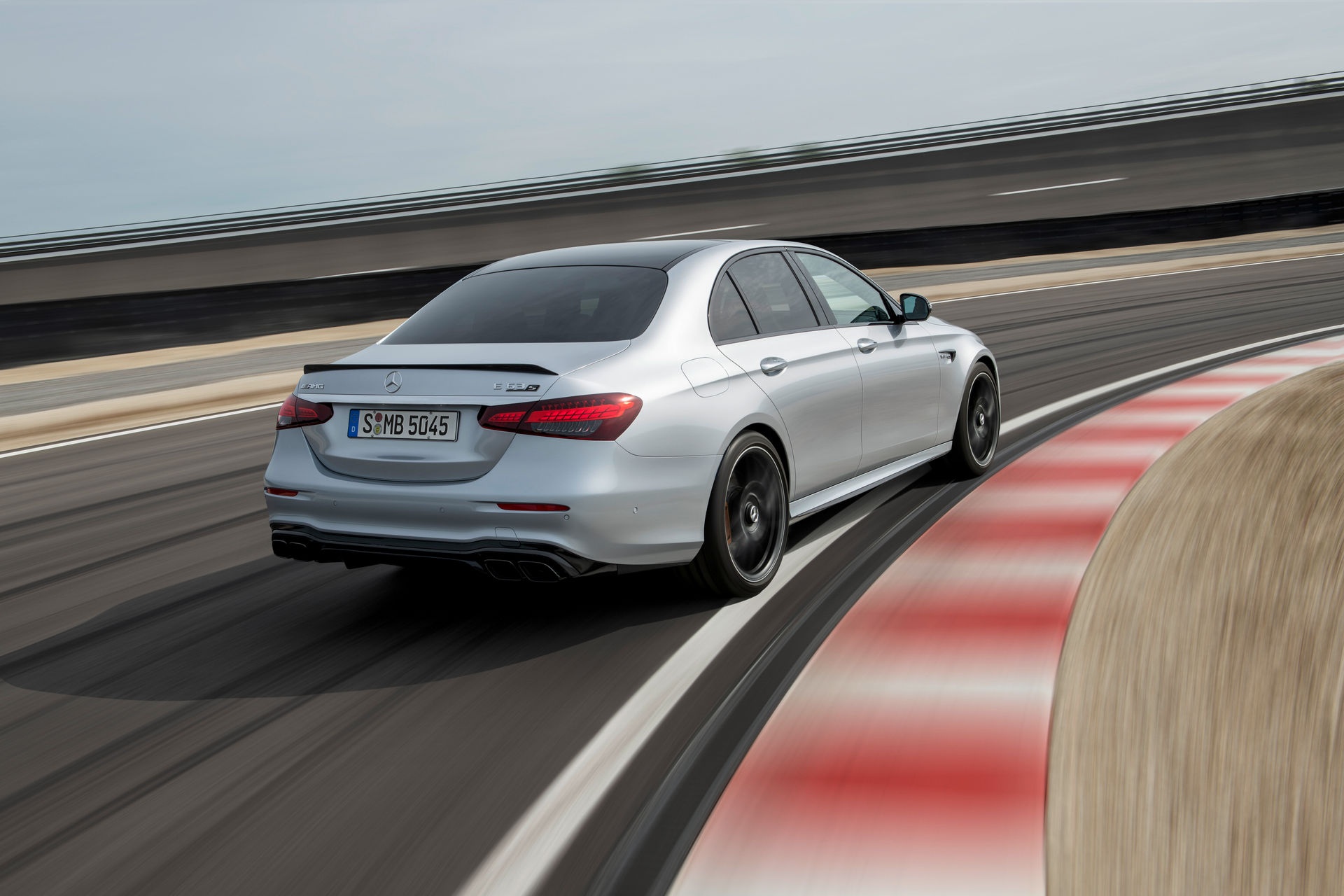 Mercedes-AMG E 63 S 2021 ra mắt ảnh 11 Mercedes-AMG E 63 S 2021 ra mat anh 11