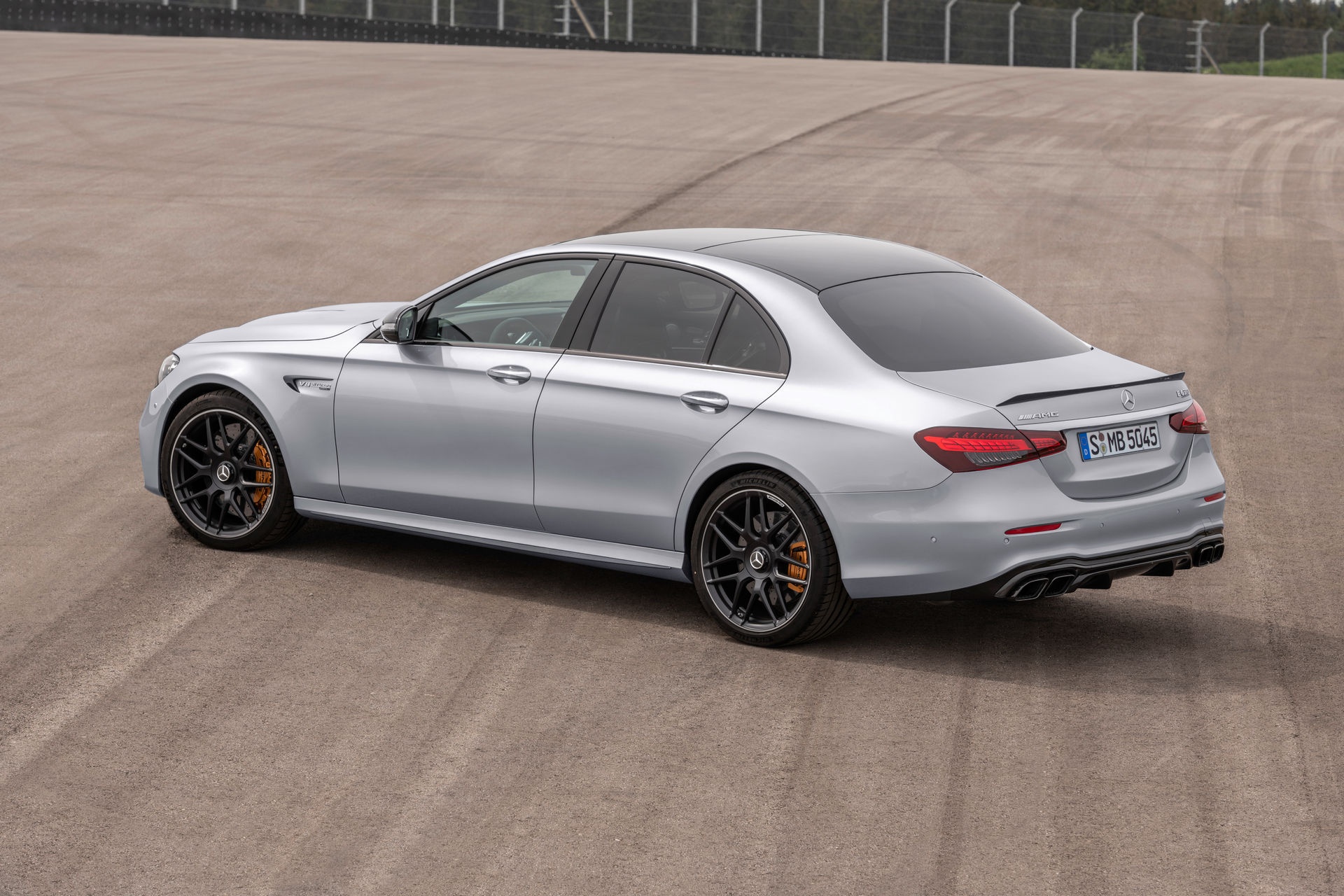 Mercedes-AMG E 63 S 2021 ra mắt ảnh 4 Mercedes-AMG E 63 S 2021 ra mat anh 4