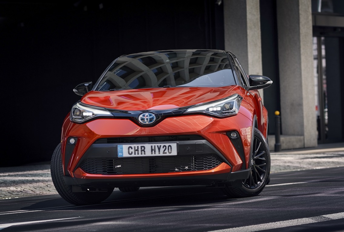 Toyota C-HR va Avalon them phien ban bong dem hinh anh