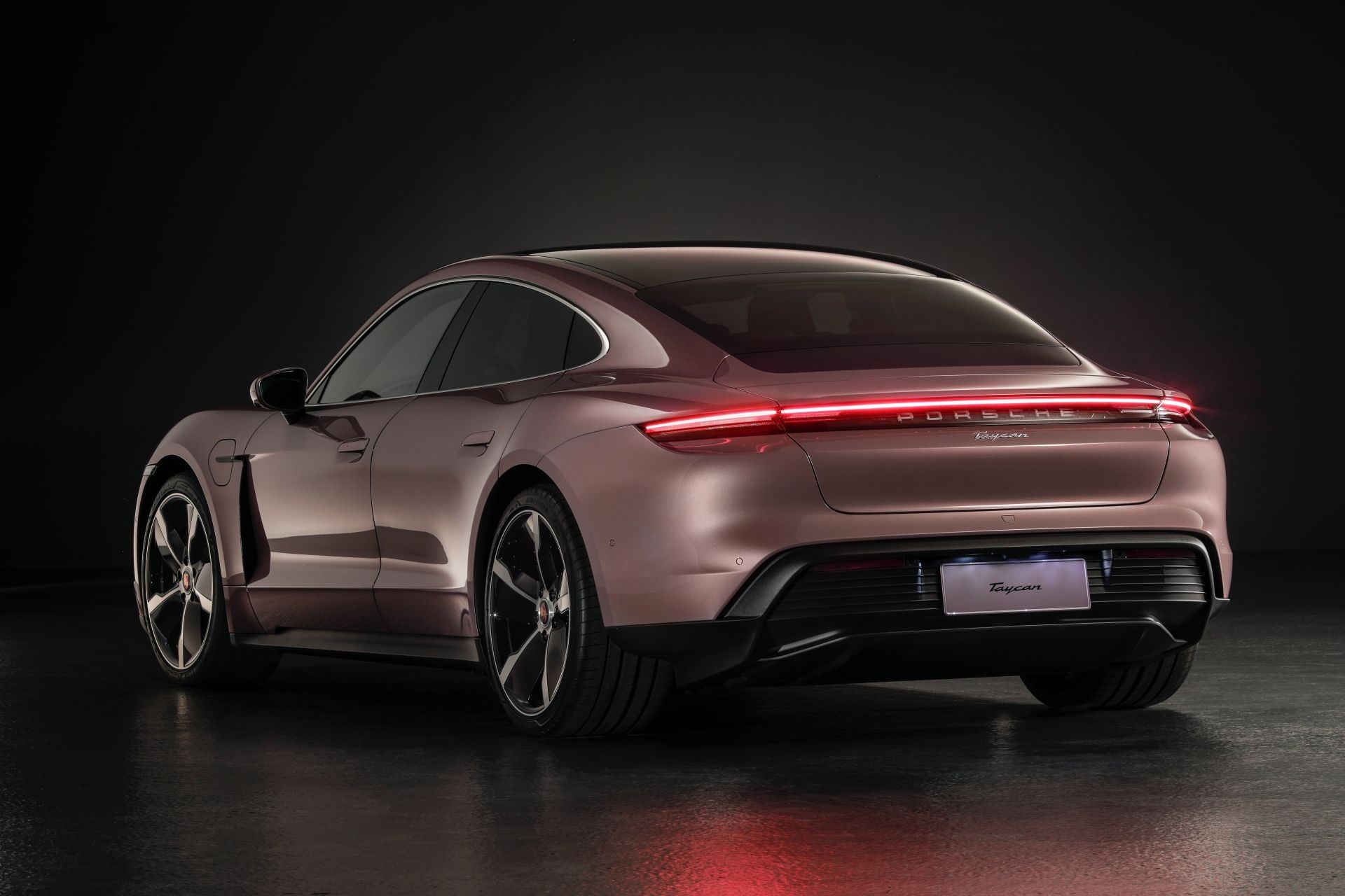 Porsche Taycan chạy điện ra mắt thị trường Trung Quốc ảnh 5 Porsche Taycan chay dien ra mat thi truong Trung Quoc anh 5