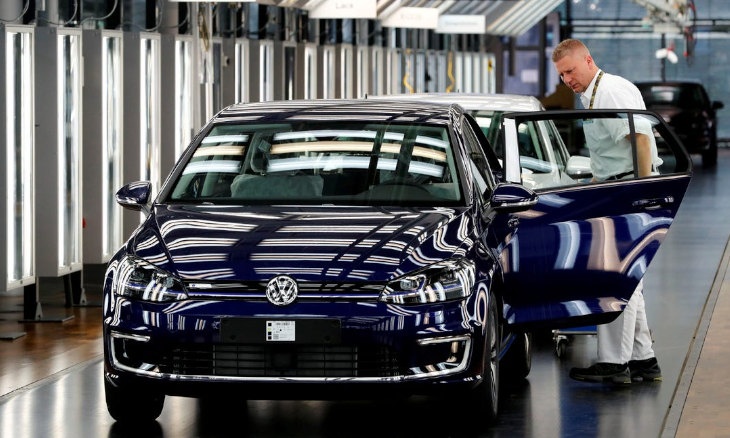 VW, Audi, Porsche, BMW va Mercedes bi dieu tra vi pham luat canh tranh hinh anh