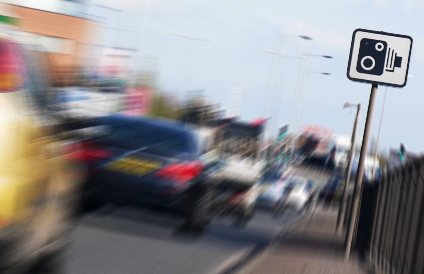 Chiec Ford Focus bi camera toc do ghi chay 703 km/h hinh anh