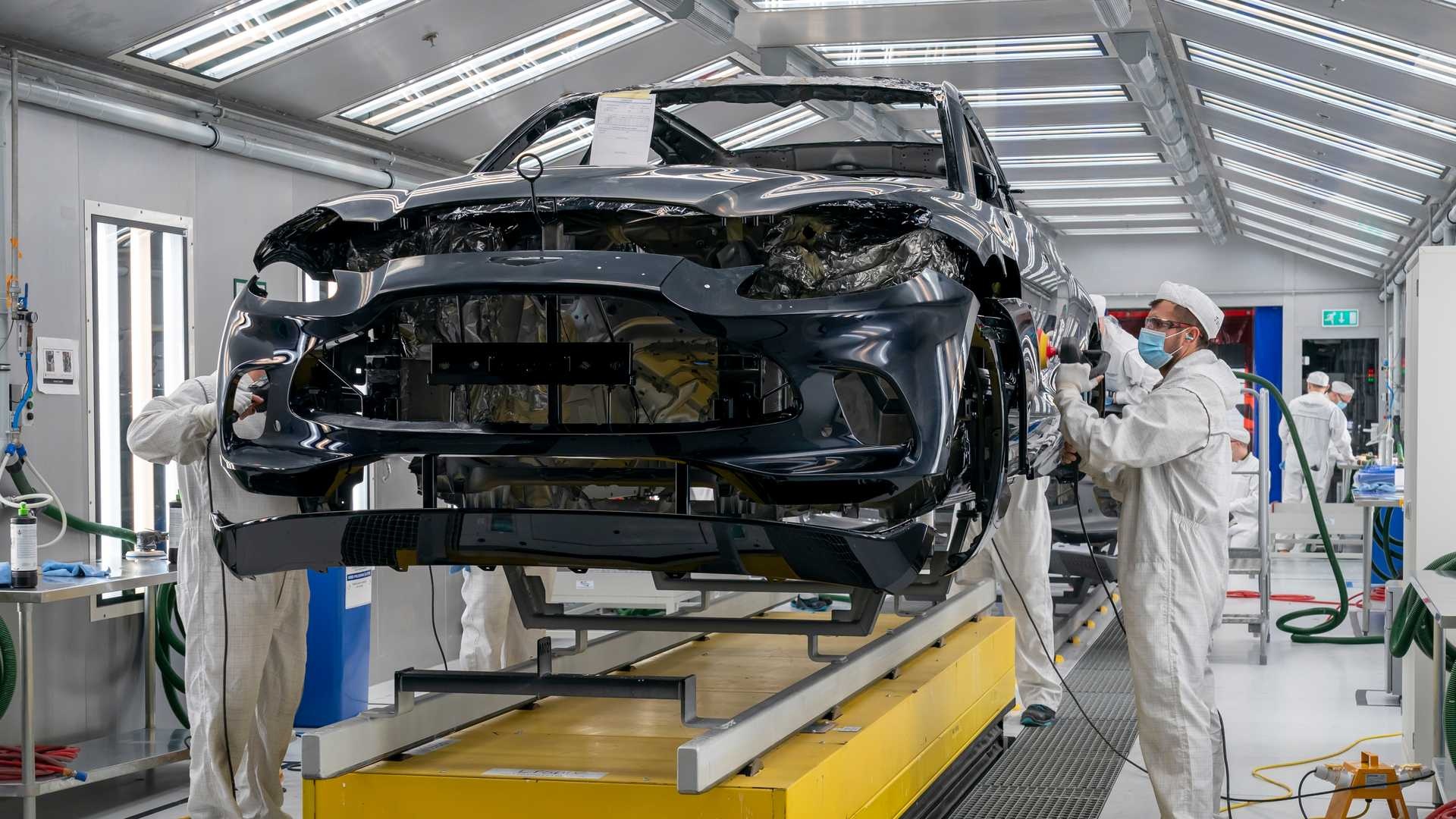 Aston Martin bat dau san xuat SUV dau tien anh 3