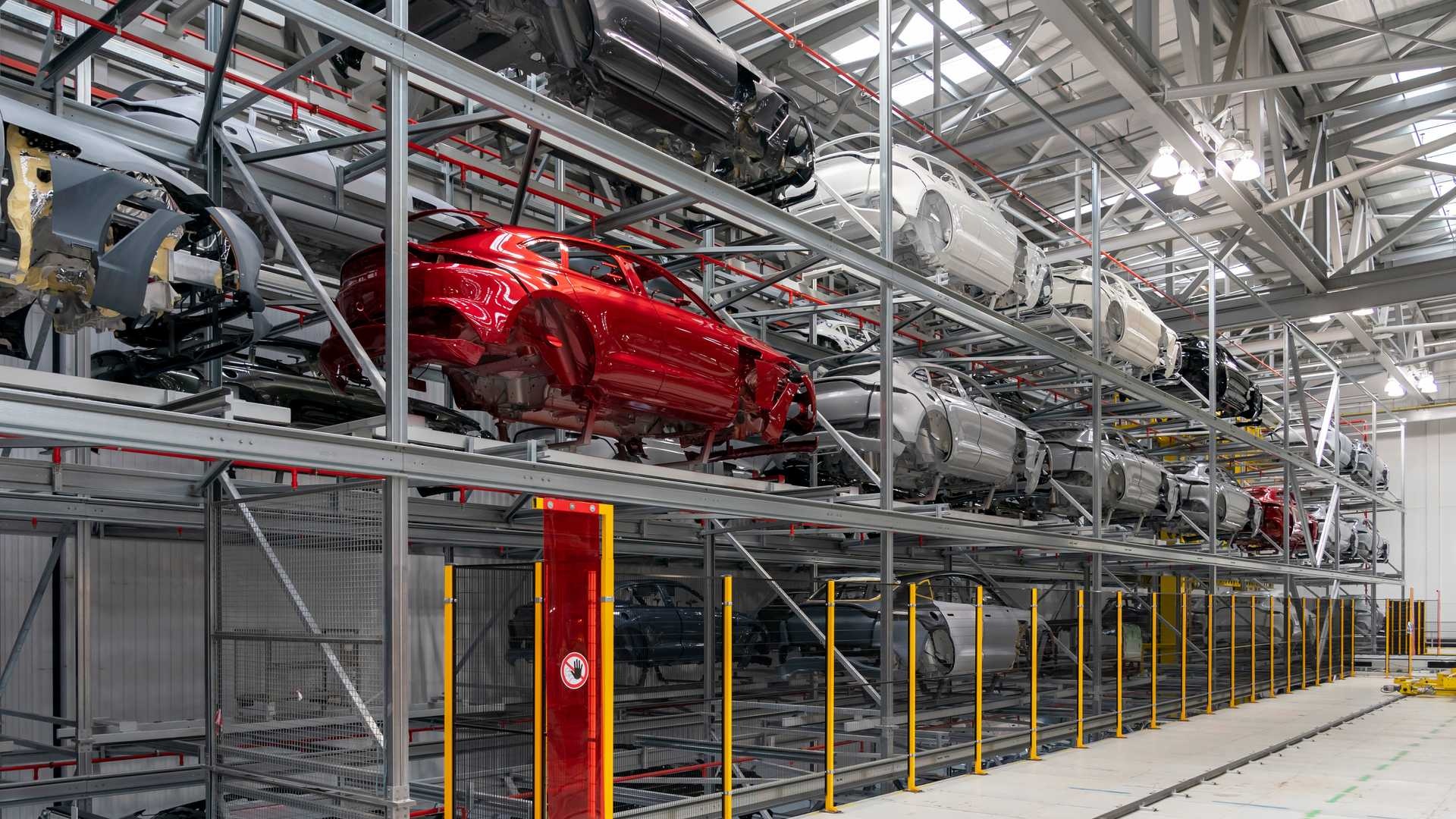 Aston Martin bat dau san xuat SUV dau tien anh 5