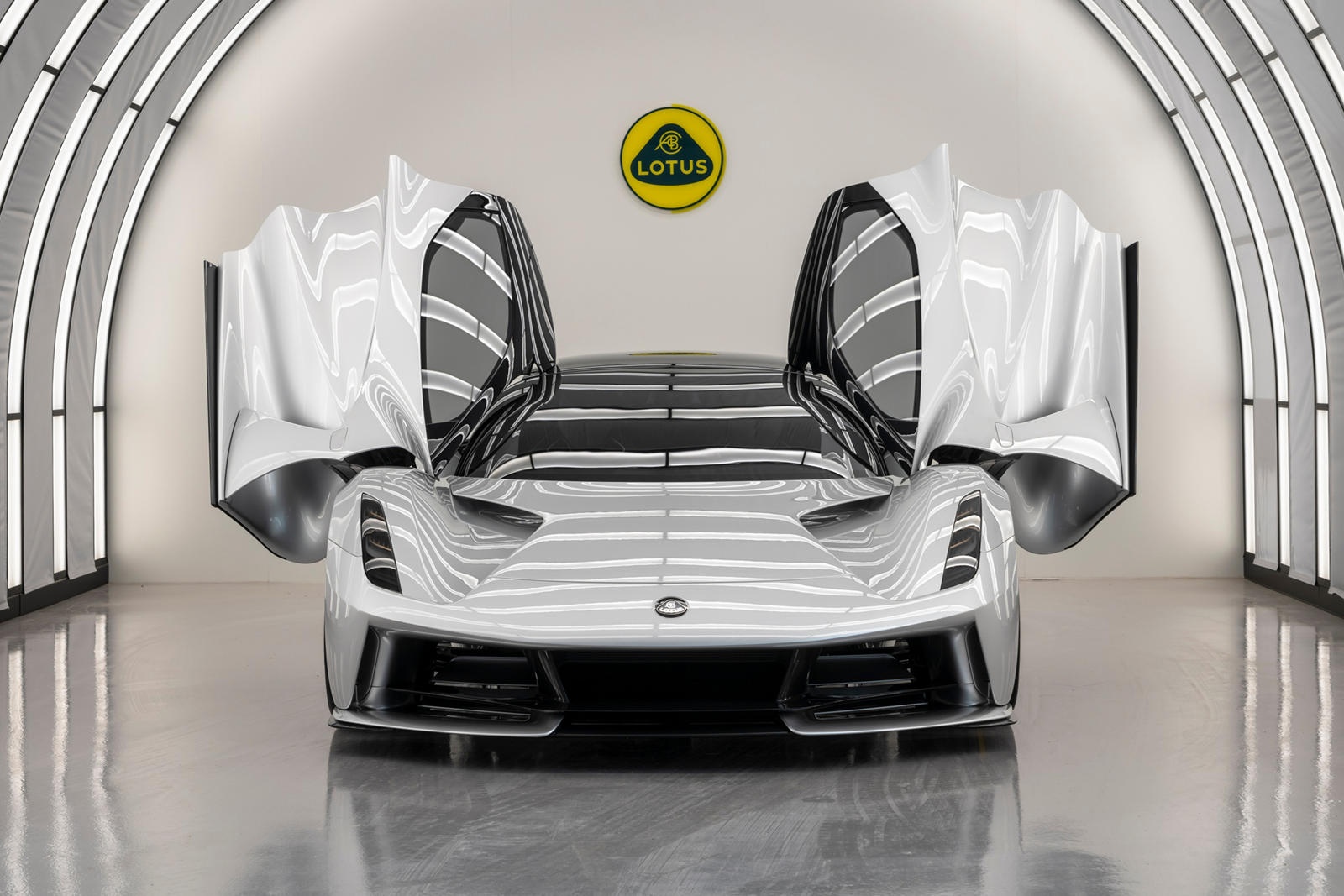 sieu xe Lotus Evija nhanh hon Bugatti Chiron anh 1