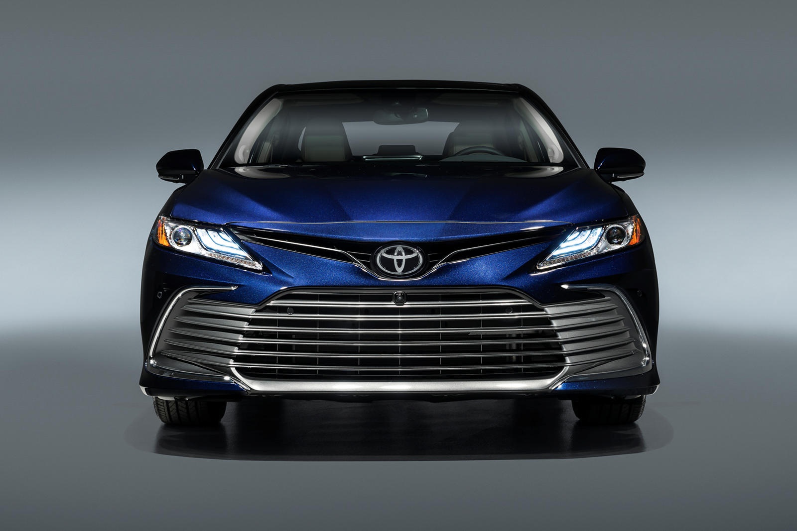 Toyota Camry 2021 them cong nghe an toan, nang cap thiet ke hinh anh