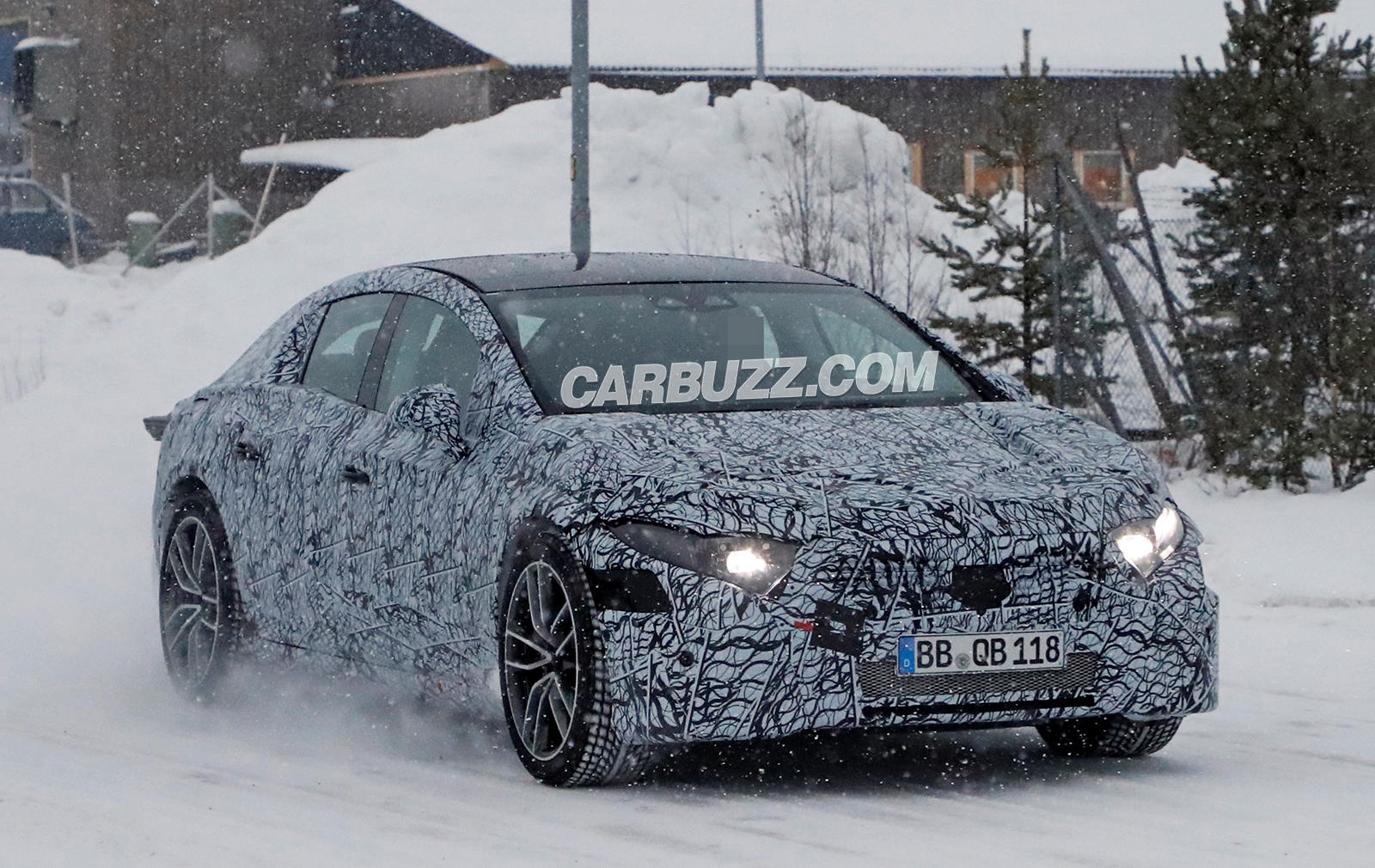 Mercedes ra mat oto dien manh hon Tesla anh 3