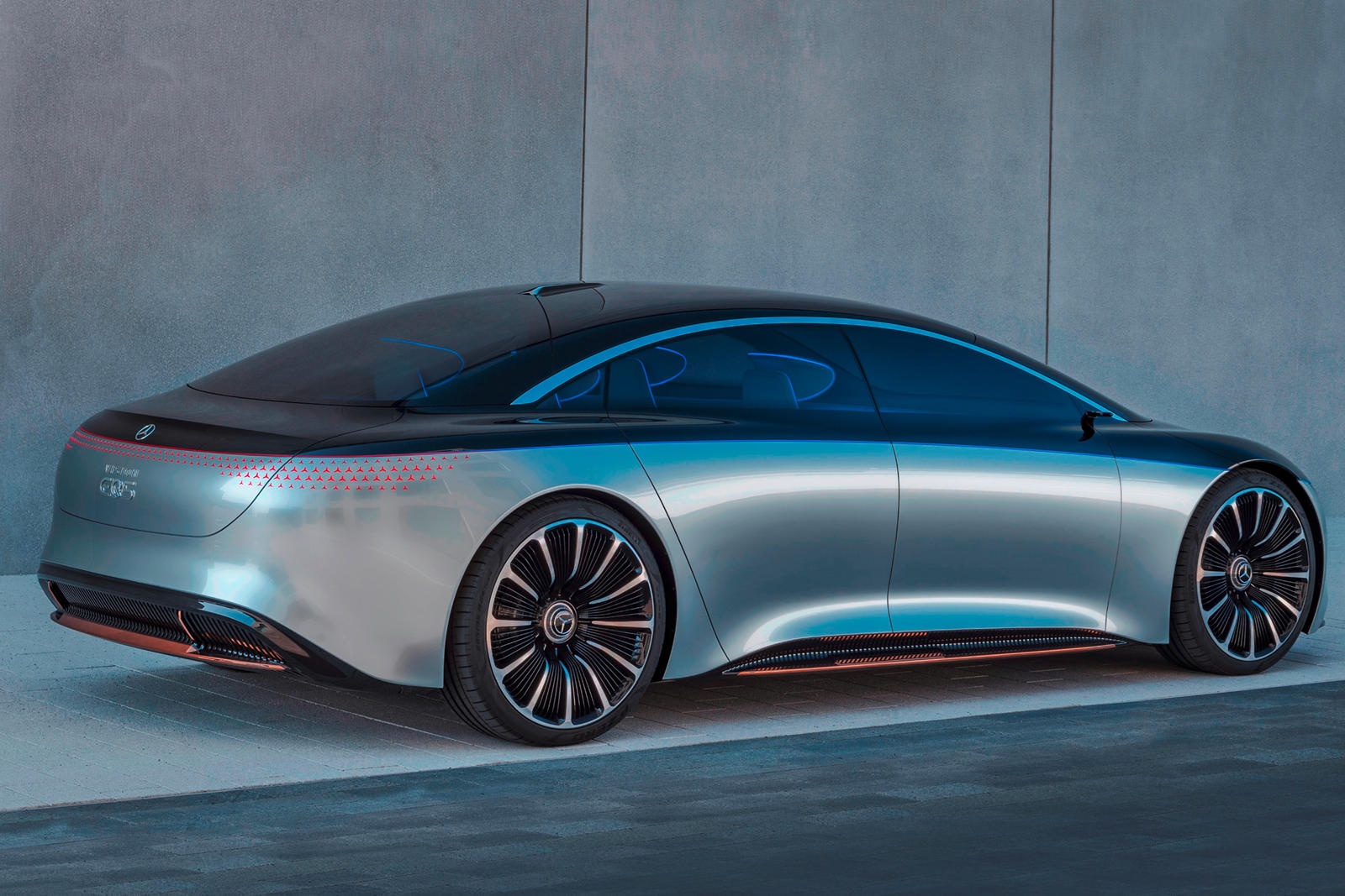 Mercedes ra mat oto dien manh hon Tesla anh 2