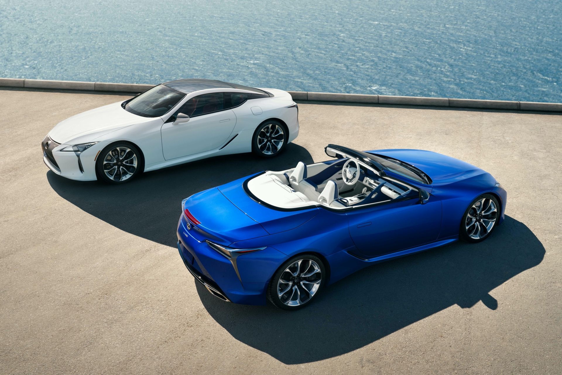 Mui tran Lexus LC 500 Convertible 2021 sap ban ra, gia tu 101.000 USD hinh anh