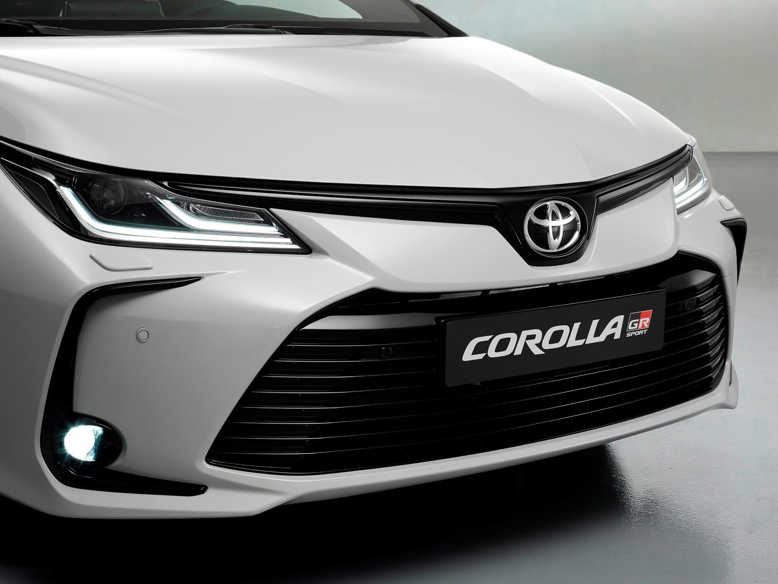 Toyota Corolla Sedan 2020 thêm gói trang bị thể thao ảnh 4 Toyota Corolla Sedan 2020 them goi trang bi the thao anh 4