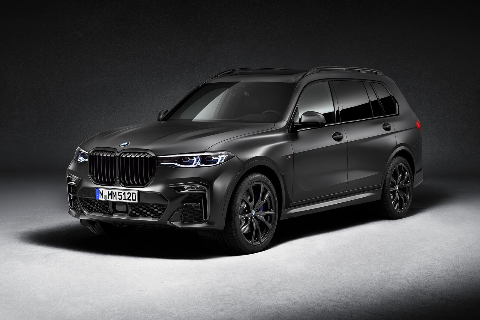 BMW X7 2021 them phien ban bong dem, gia 120.000 USD hinh anh