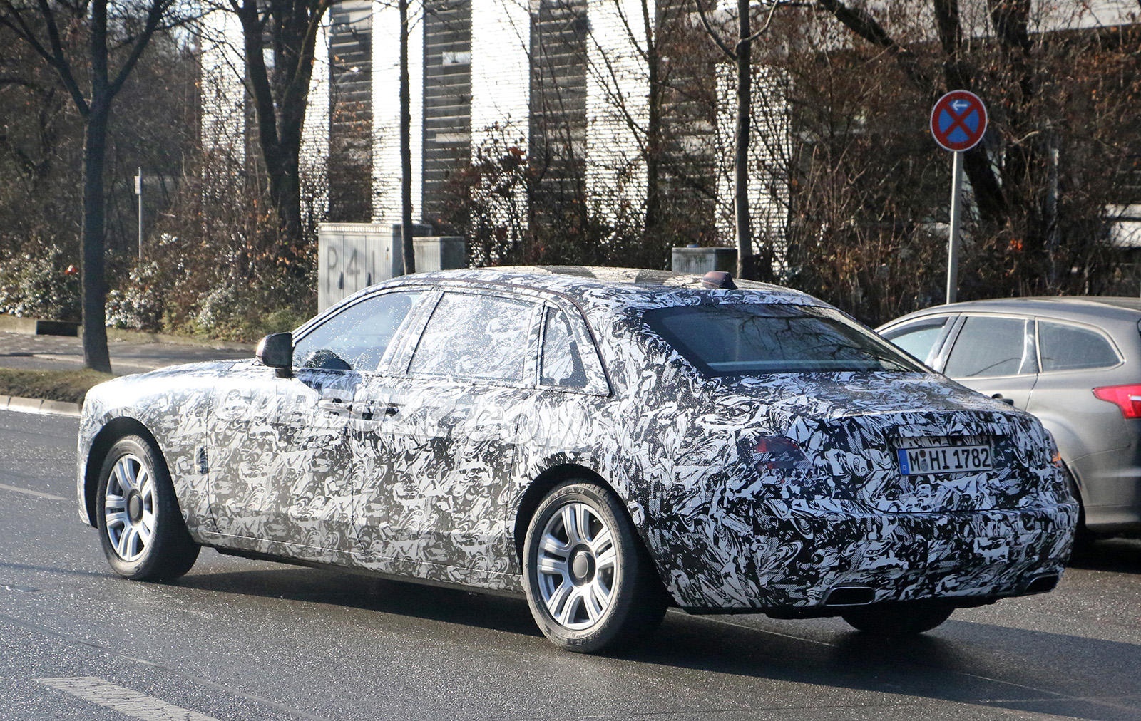 Rolls-Royce Ghost mới lần đầu lộ diện ảnh 3 Rolls-Royce Ghost moi lan dau lo dien anh 3