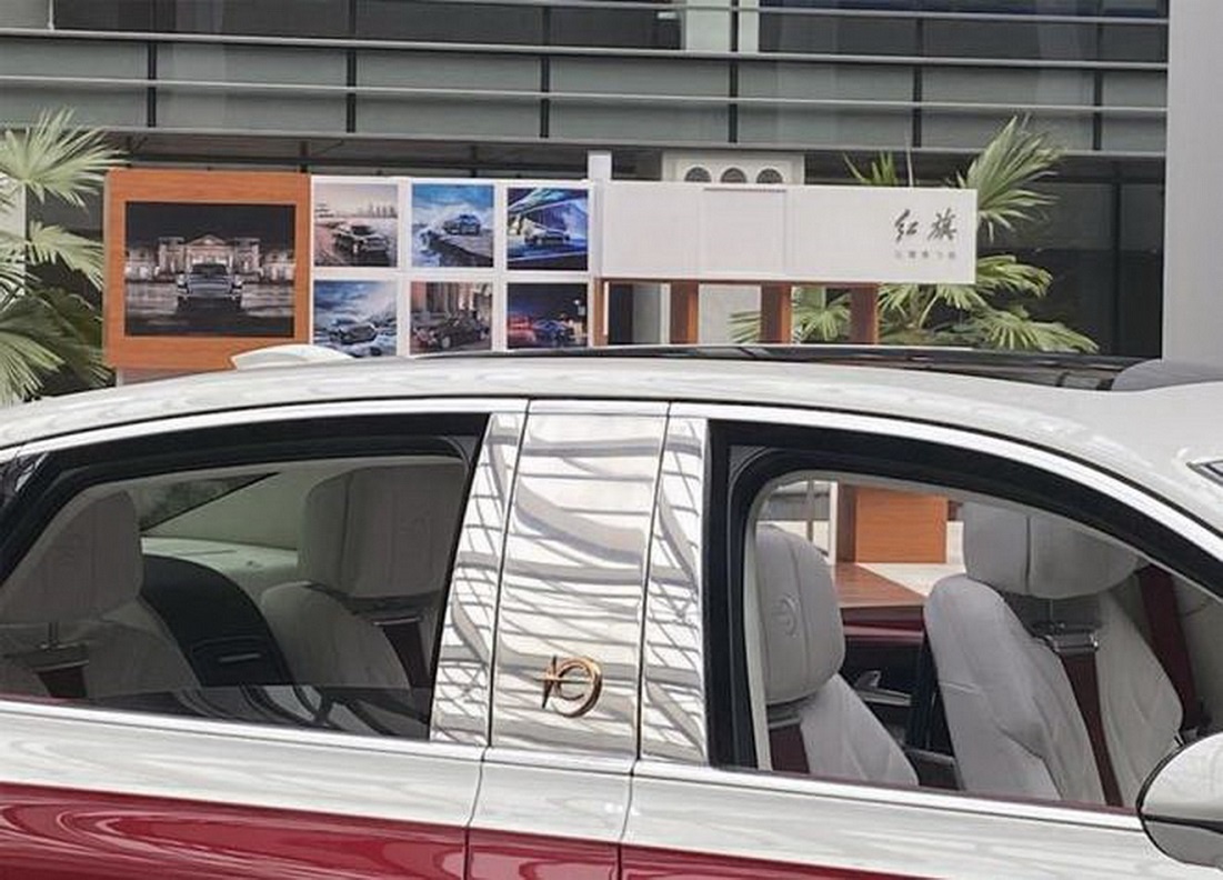 Rolls-Royce Trung Quoc ra ban truc co so dai anh 2