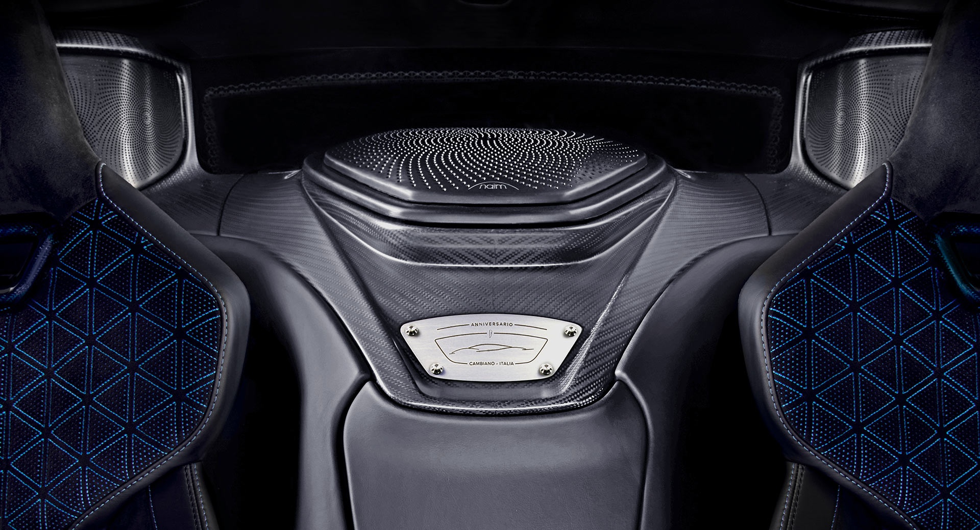 sieu xe dien Pininfarina Battista gan he thong loa cuc manh anh 1