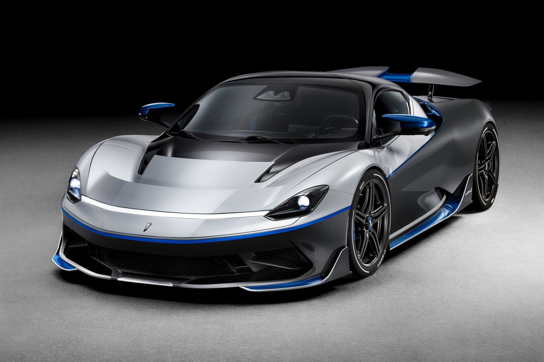 Sieu xe dien Pininfarina Battista gan he thong loa cong suat lon hinh anh