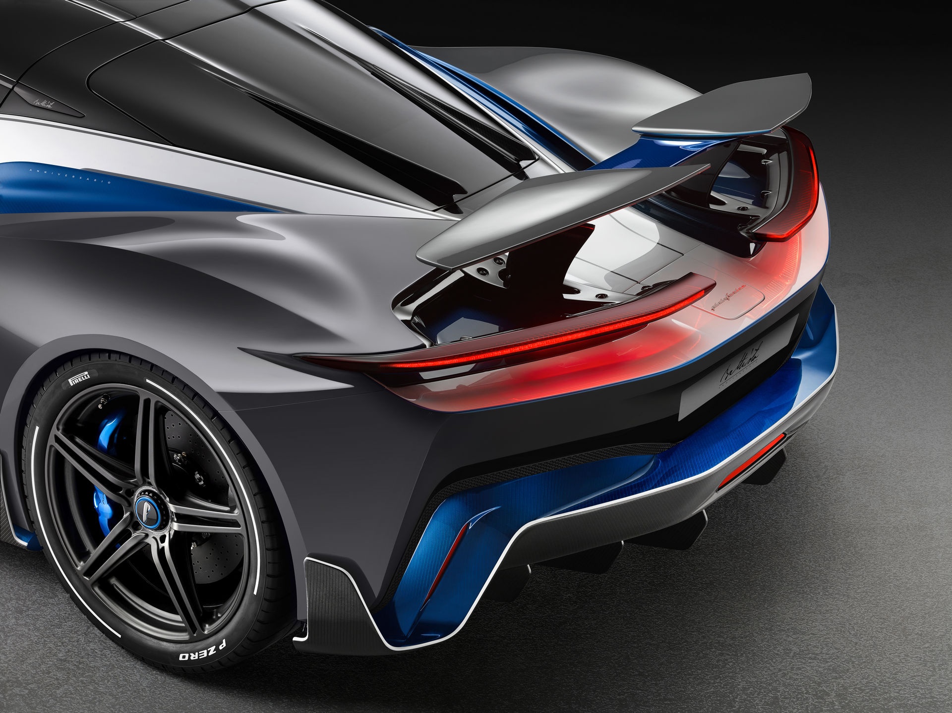 sieu xe dien Pininfarina Battista gan he thong loa cuc manh anh 6