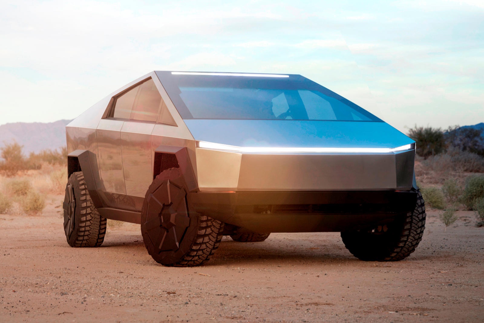 Tesla Cybertruck co phien ban nho hon anh 1