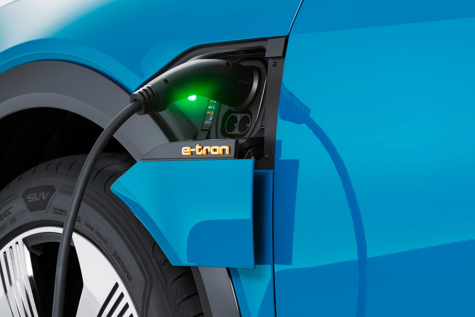 Audi e-tron 2021 rẻ hơn mẫu cũ ảnh 4 Audi e-tron 2021 re hon mau cu anh 4