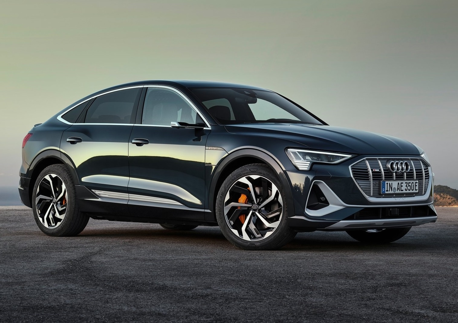 Audi e-tron 2021 rẻ hơn mẫu cũ ảnh 2 Audi e-tron 2021 re hon mau cu anh 2