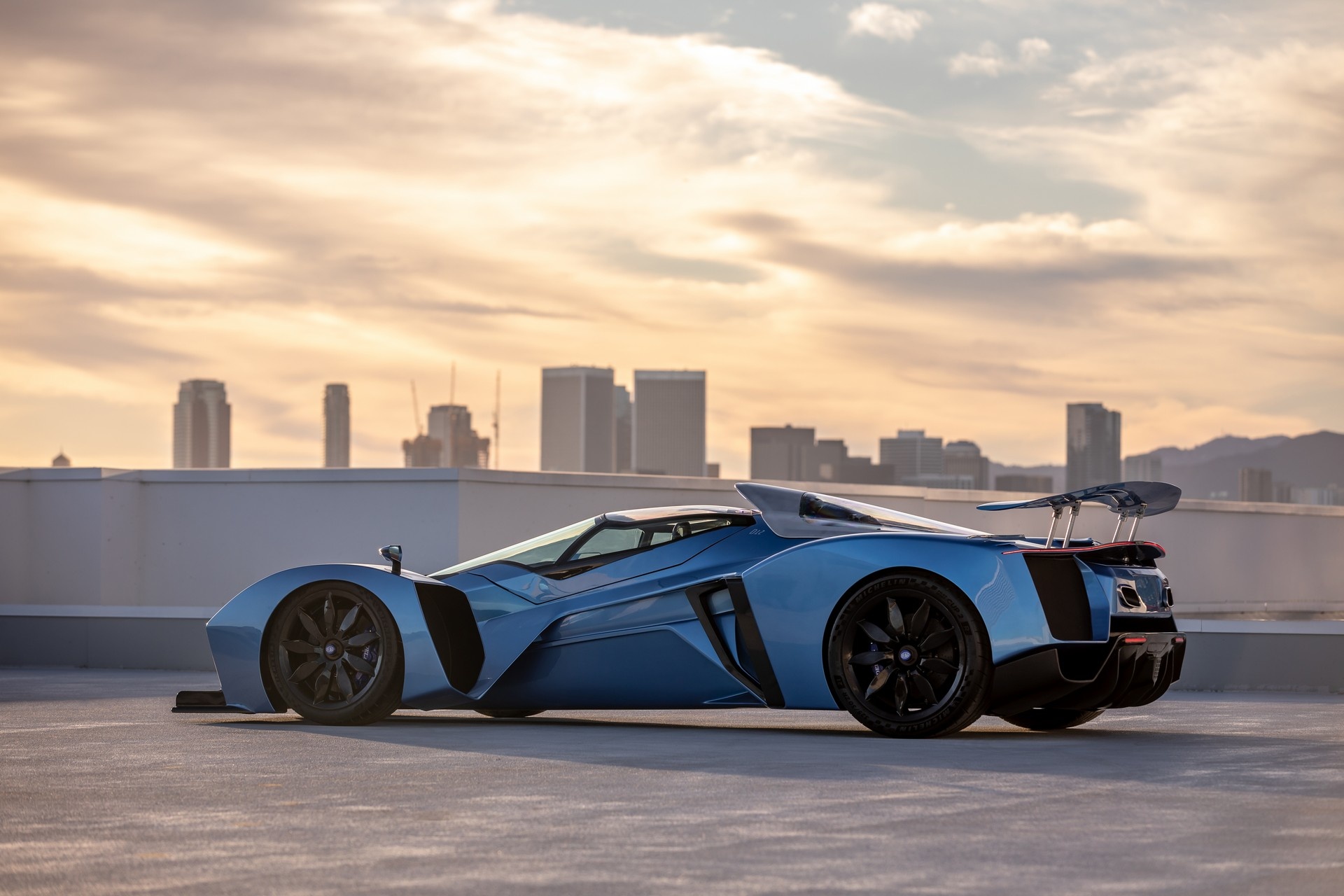 hang xe Phap bat ngo ra mat sieu xe hybrid nhanh nhat the gioi anh 9