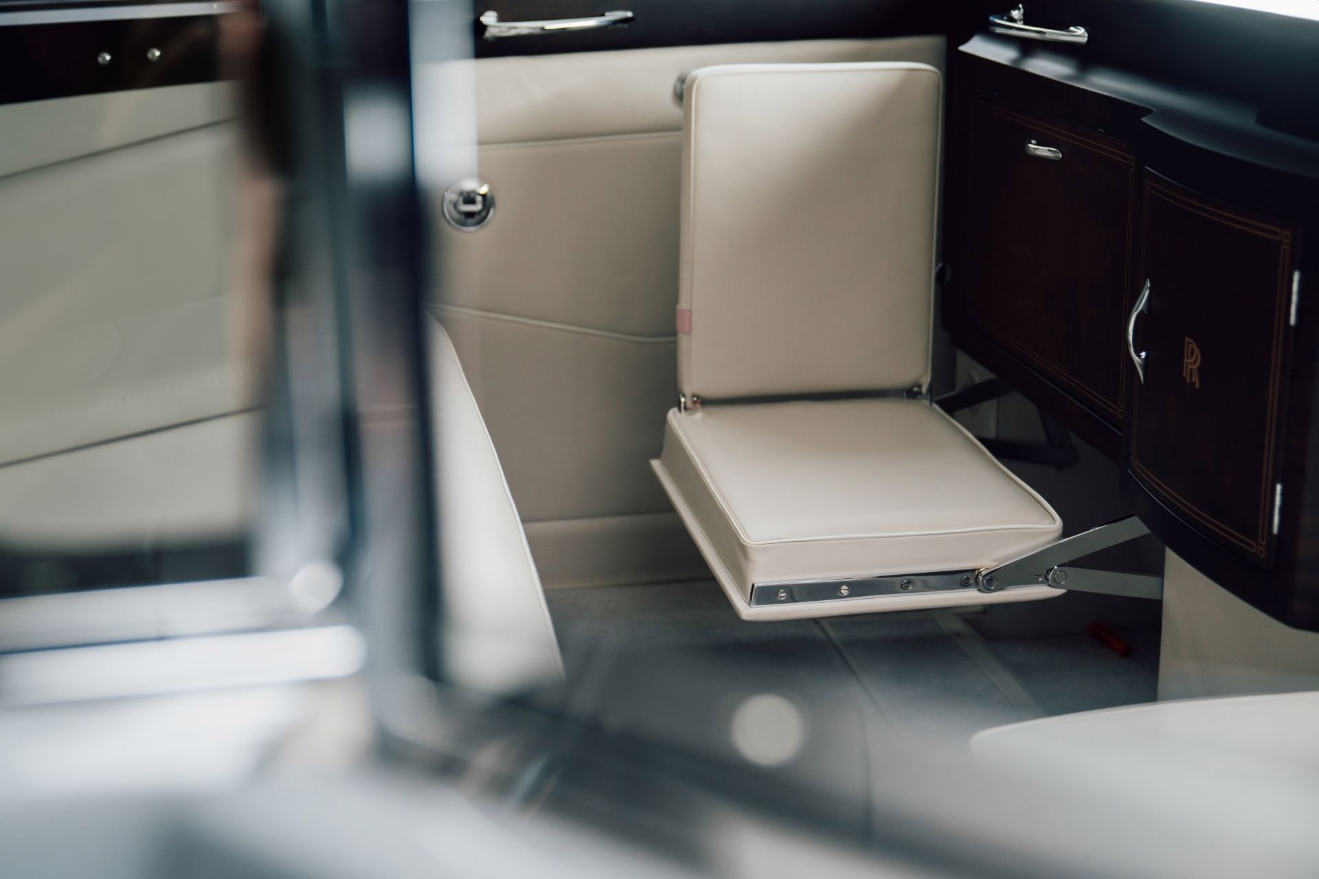 Rolls-Royce chạy điện giá từ 463.000 USD ảnh 12 Rolls-Royce chay dien gia tu 463.000 USD anh 12