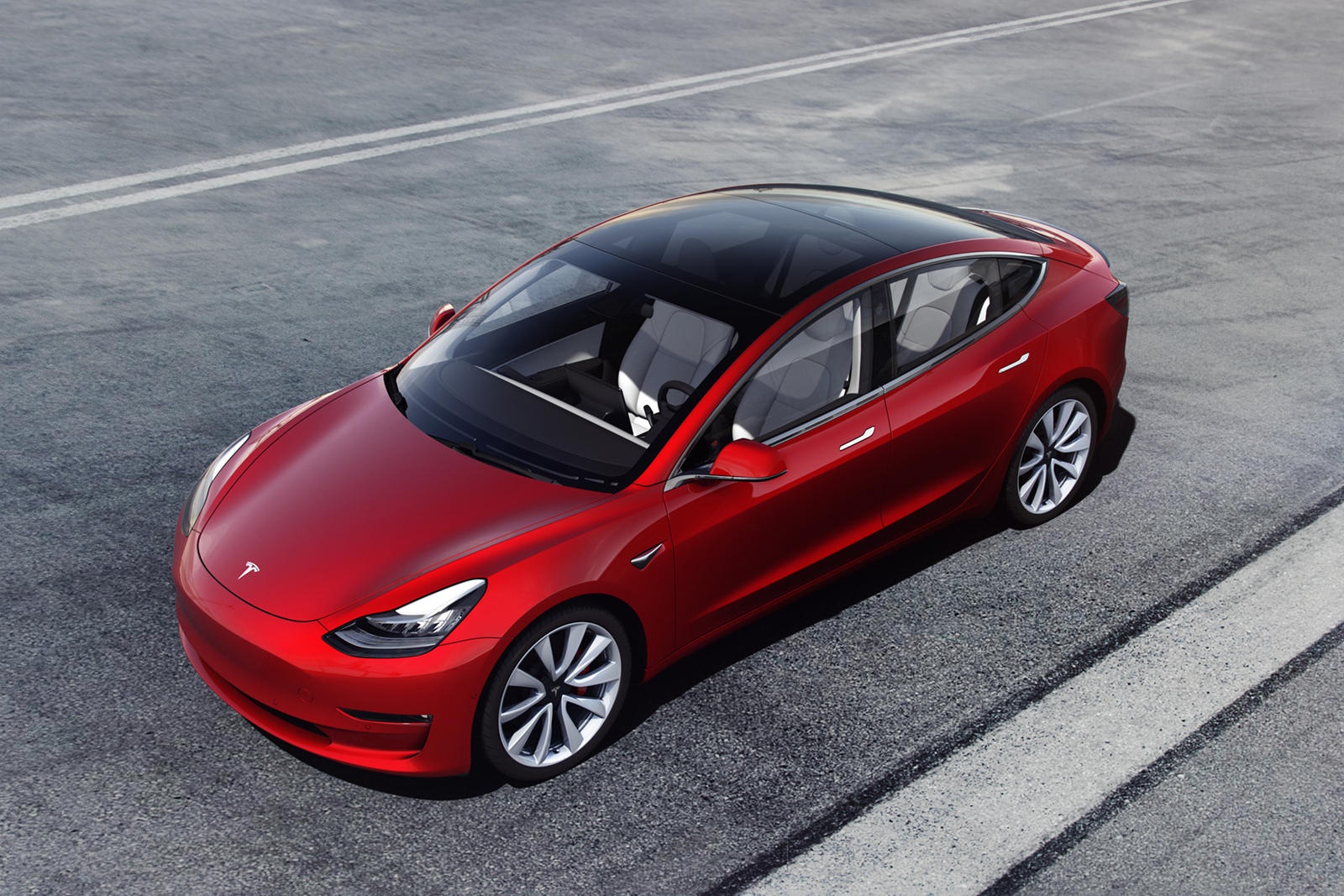 Chu xe Tesla hack phan mem de mo khoa tinh nang an hinh anh