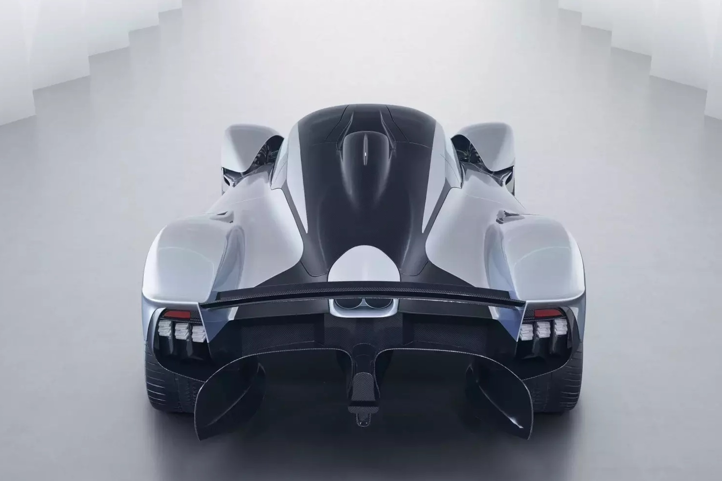 siêu xe Aston Martin Valkyrie gặp khó ảnh 8 sieu xe Aston Martin Valkyrie gap kho anh 8
