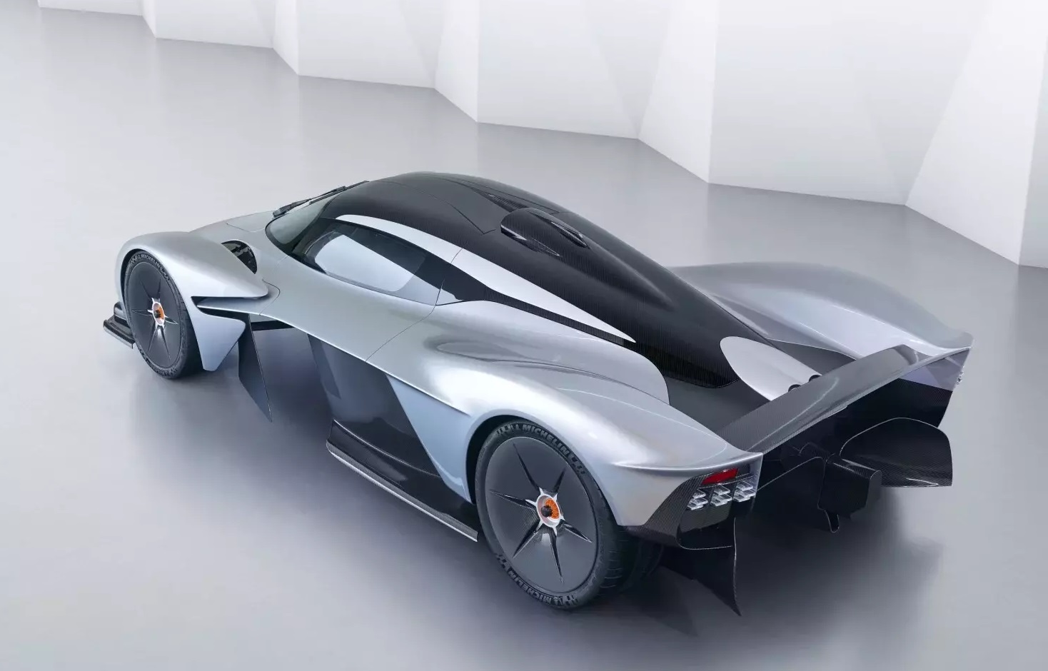 siêu xe Aston Martin Valkyrie gặp khó ảnh 2 sieu xe Aston Martin Valkyrie gap kho anh 2