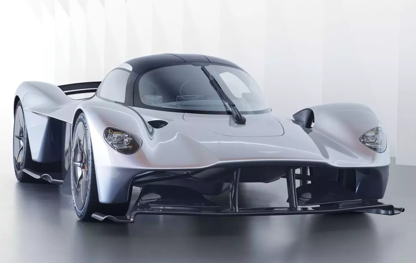 siêu xe Aston Martin Valkyrie gặp khó ảnh 5 sieu xe Aston Martin Valkyrie gap kho anh 5
