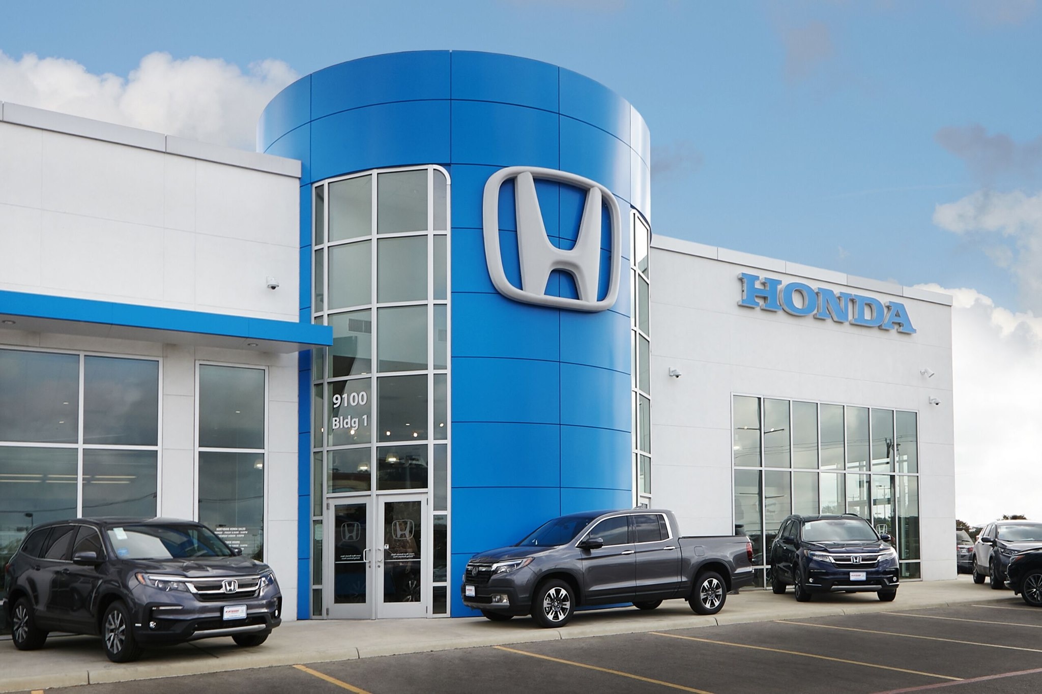 Nhan vien dai ly Honda tai My lang ma khach hang hinh anh