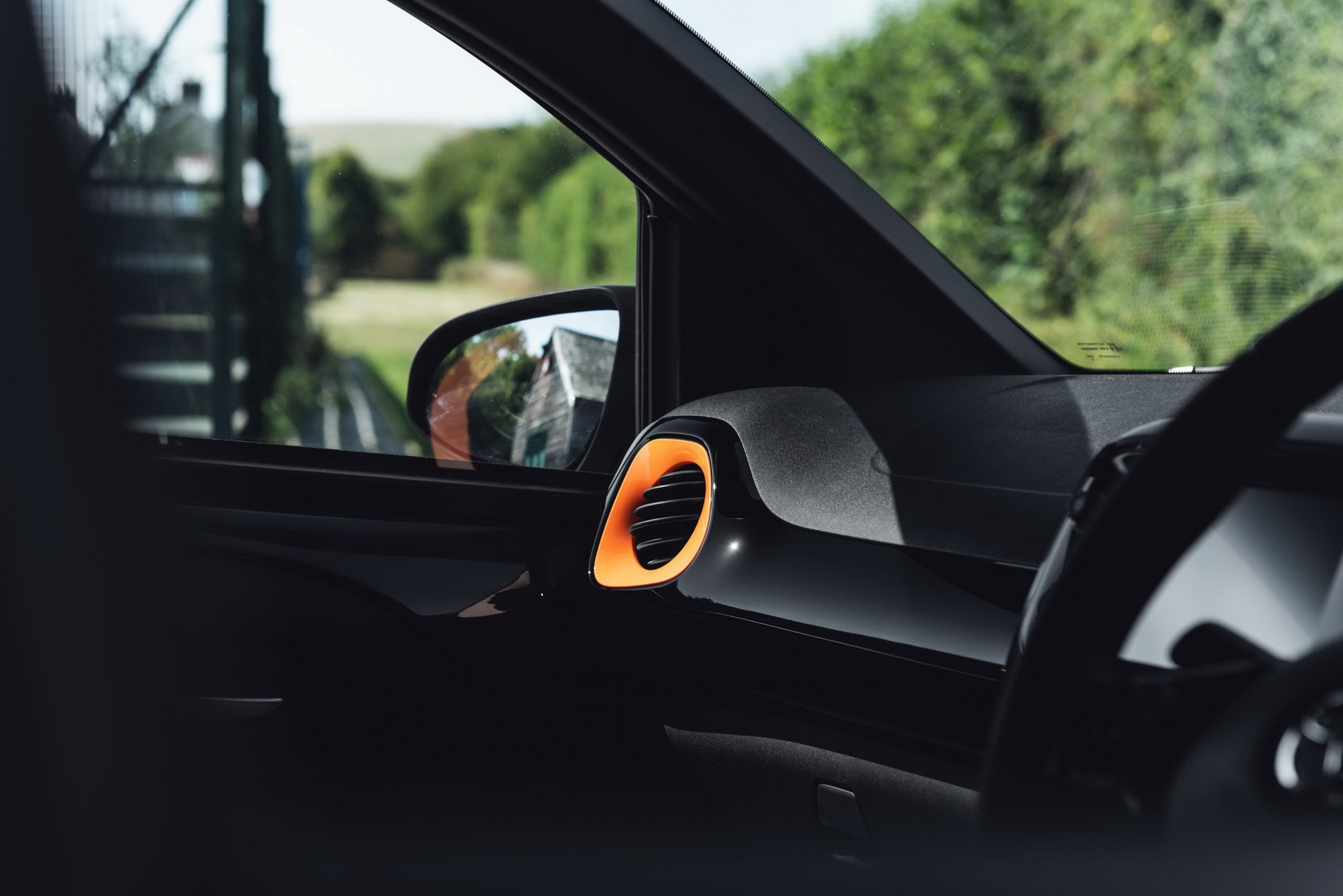 Toyota Aygo JBL Edition danh cho tin do am nhac anh 12