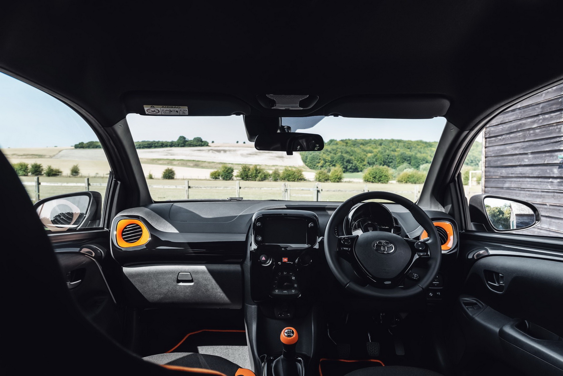 Toyota Aygo JBL Edition danh cho tin do am nhac anh 13