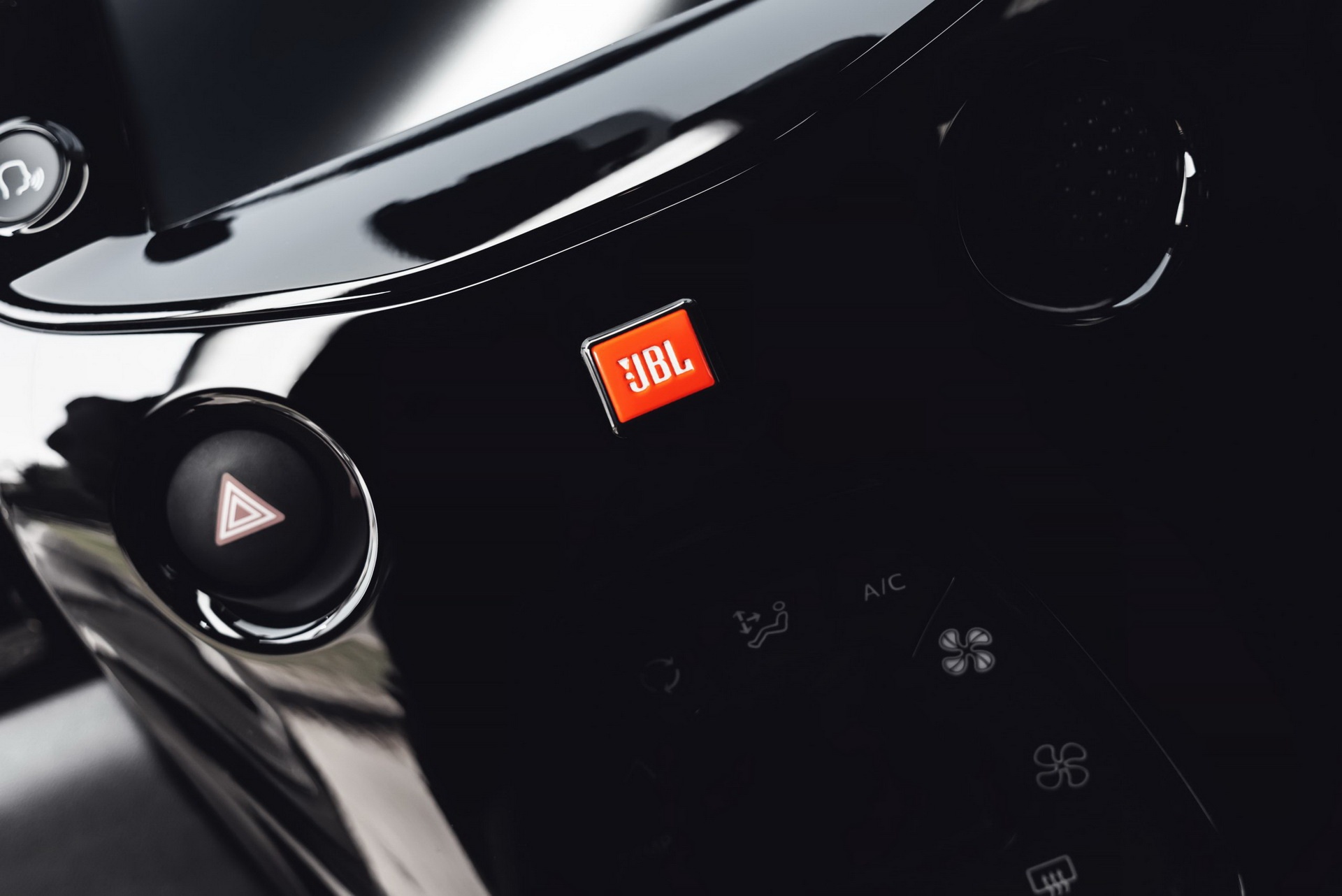 Toyota Aygo JBL Edition danh cho tin do am nhac anh 10